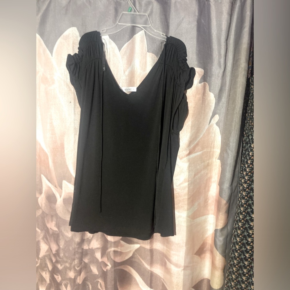 Brand new Dear Scarlett Blouse size XL